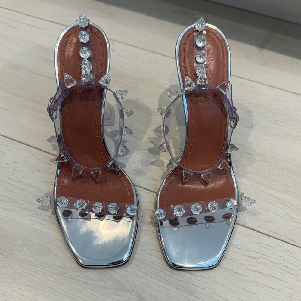 BRAND NEW Amina Muuaddi